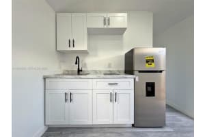 9255 Sw 43rd Ter Rear, Miami