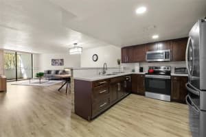 10852 N Kendall Dr 317, Miami