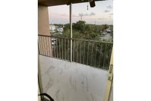 17000 Nw 67th Ave 437, Hialeah