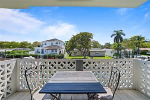 13105 Ixora Ct 215, North Miami