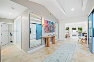 200 W Mashta Dr, Key Biscayne