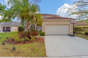 627 Willow Bend Rd, Weston