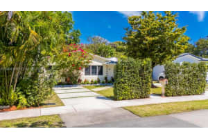 222 Sw 7th St, Dania Beach