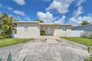 213 W 20th St, Hialeah