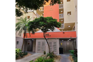 8245 Lake Dr 406, Doral