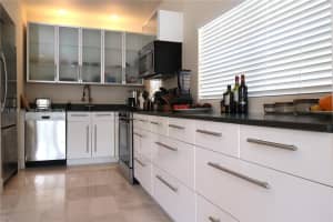 929 Michigan Ave 3, Miami Beach