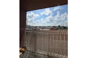 6175 W 20th Ave 309, Hialeah