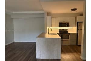 3001 N Oakland Forest Dr 104, Oakland Park