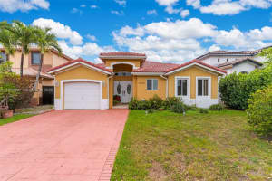 9224 Grand Canal Dr, Miami