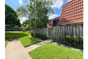 716 Nw 98th Way, Plantation