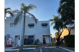 10320 Sw 154th Cir Ct 8, Miami