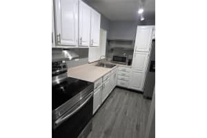 8065 Sw 107th Ave 202, Miami