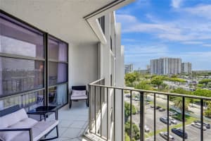 800 Parkview Dr 911, Hallandale Beach