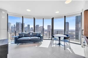 121 Ne 5th St 3005, Miami