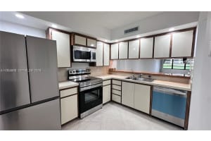 1703 Whitehall Dr 104, Davie