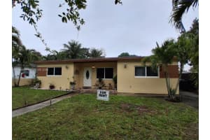 880 Nw 129th St, North Miami