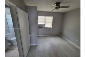 1720 Nw 1st Pl 8, Miami