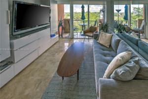 2951 S Bayshore Dr 712, Miami