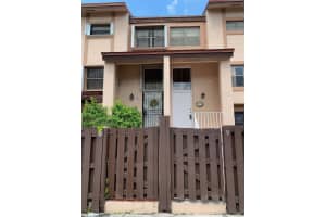 425 W Park Dr 9, Miami