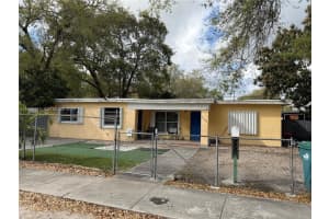 2101 Nw 93rd Ter, Miami