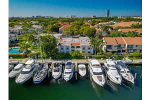 3549 Magellan Cir 418, Aventura