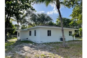 771 Ne 137th St, North Miami