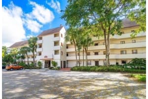 12524 Shoreline Dr 104, Wellington