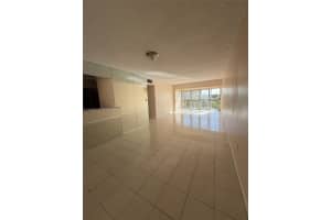 9180 Fontainebleau Blvd 401, Miami