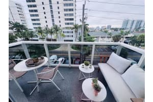 7928 West Dr 404, North Bay Village