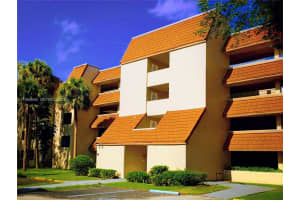 601 Ives Dairy Road 1038, Miami