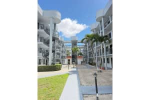 5290 W 21st Ct 301, Hialeah