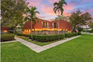 752 Nw 98th Way, Plantation