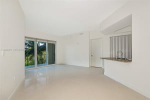 20000 E Country Club Dr 412, Aventura