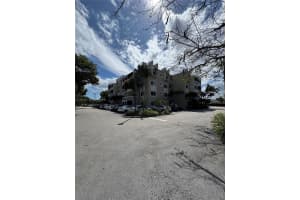 7920 Camino Real M-401, Miami