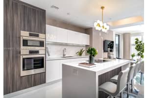 851 Ne 1st Ave 1011, Miami