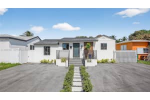 3135 Sw 7th St, Miami