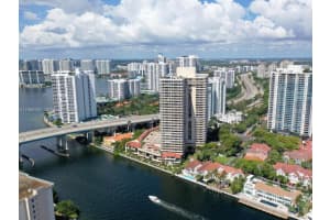 19355 Turnberry Way 2e, Aventura