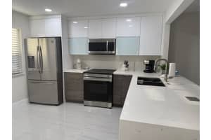 436 Lakeview Dr 205, Weston