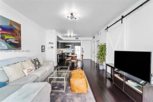 90 Sw 3rd St 1406, Miami