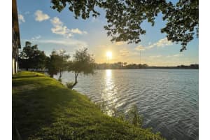 511 Ives Dairy Rd 301-6, Miami