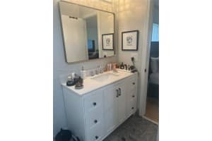 8221 Nw 14th St, Plantation