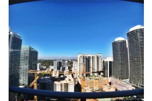 1010 Brickell Ave 2810, Miami