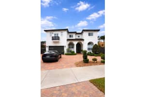 7770 Nw 161st Ter, Miami Lakes