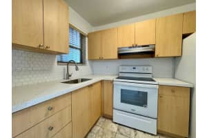 1051 Sw 1st St 212, Miami