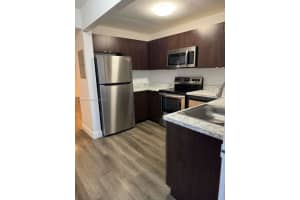 605 Ixoria Ave 15, Fort Pierce