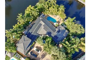 1675 Coral Gardens Dr, Wilton Manors