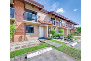 1809 Sw 107th Ave 2705, Miami