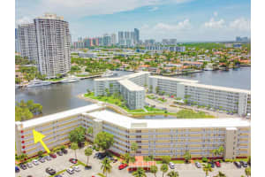 2930 Point East Dr E601, Aventura