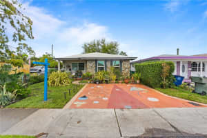 720 Nw 4th St, Hallandale Beach