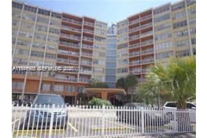 2025 Ne 164th St 302, North Miami Beach